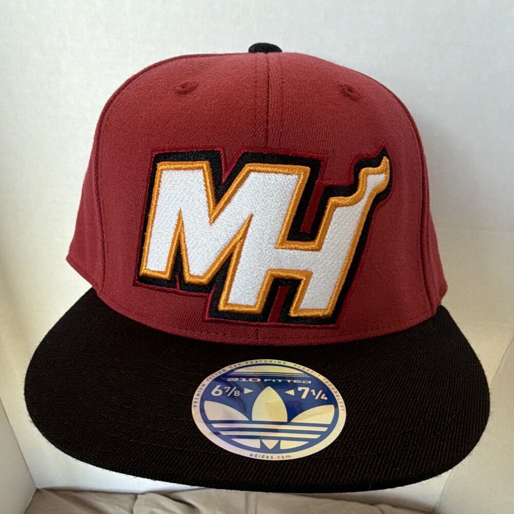 adidas Flexfit Fitted Flat Brim Cap Red Black Stretch Fit 6 7/8-7 1/4 retro logo